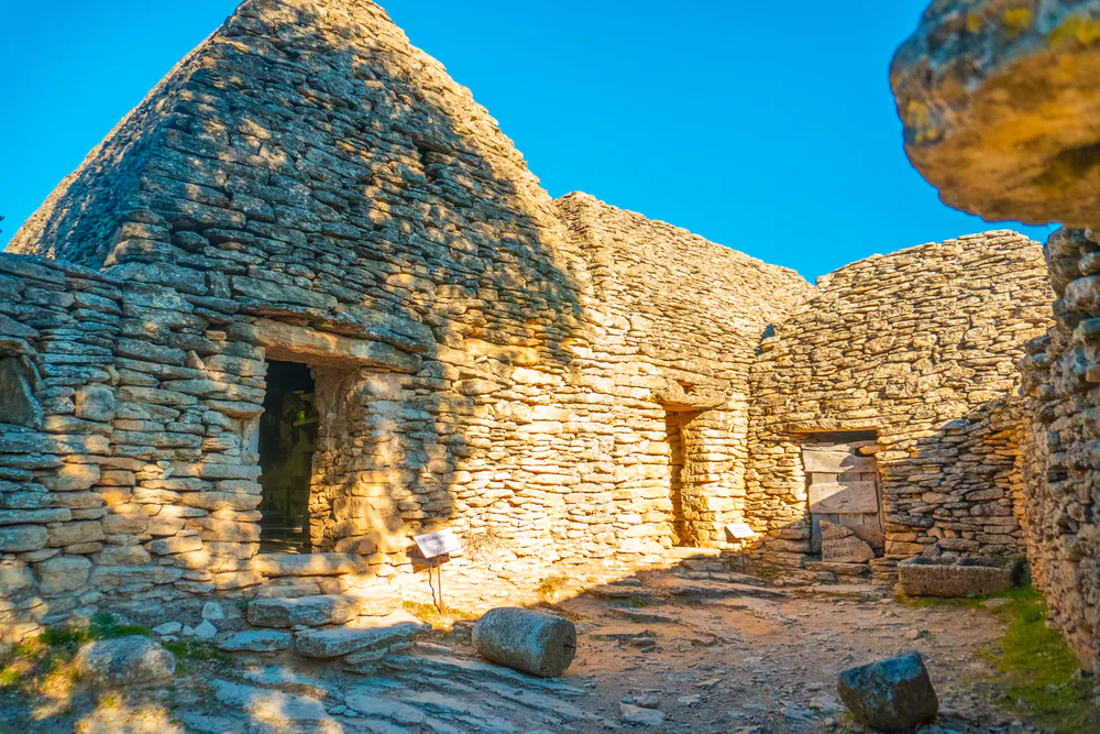 Fotografía de diegoenfrance.com del Village des Bories, un museo al aire libre que refleja la vida rural de antaño en Provenza
