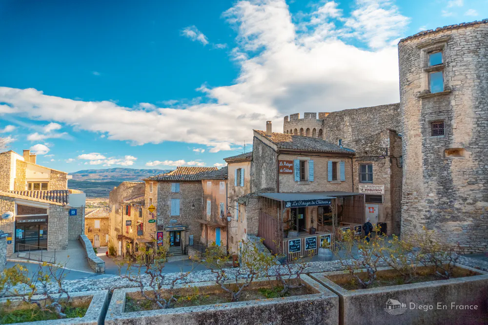 Illuminated streets of Gordes, an example of the charm of Provencal villages. Photo by diegoenfrance.com
