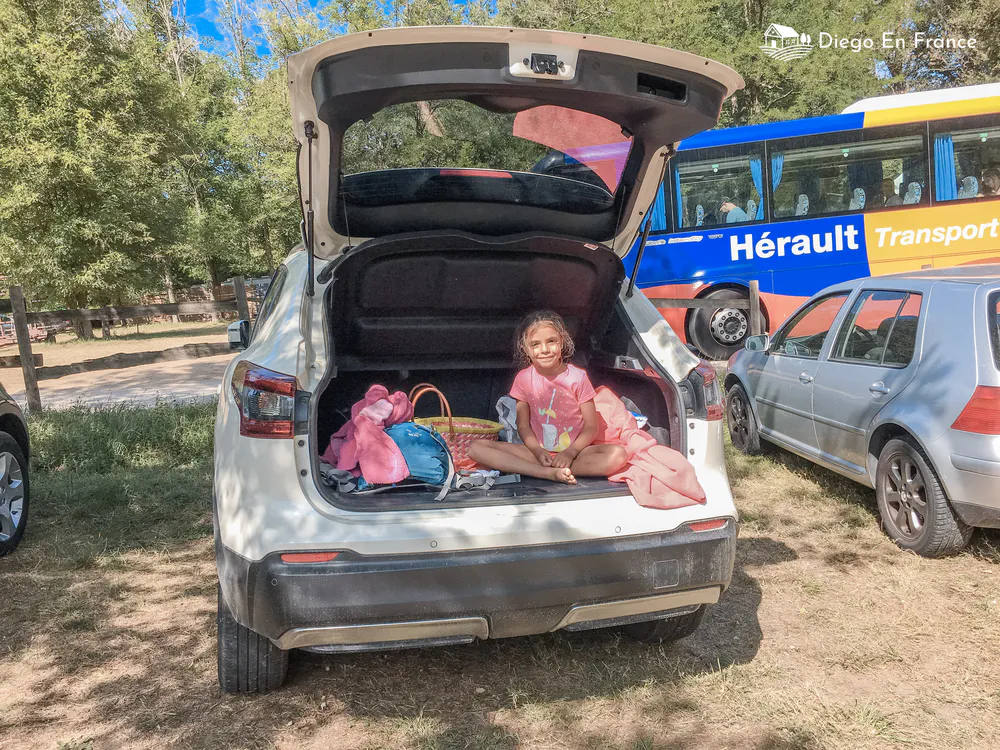 Fotografía de diegoenfrance.com mostrando un alto en el camino durante un viaje familiar, en el contexto de cómo conducir en Francia con niños.