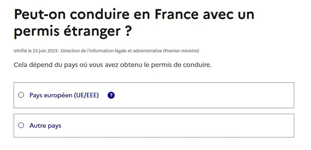 Captura de pantalla de diegoenfrance.com que muestra los requisitos legales para turistas según el país de origen de la licencia de conducir.