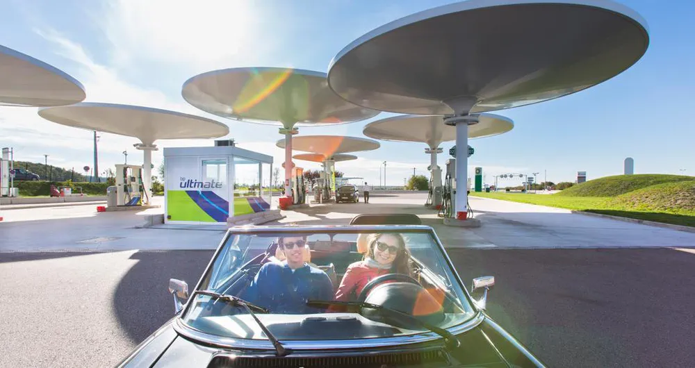 Fotografía de diegoenfrance.com de una estación de combustible en autopista, mostrando lo que encontrás al conducir en Francia por carretera.