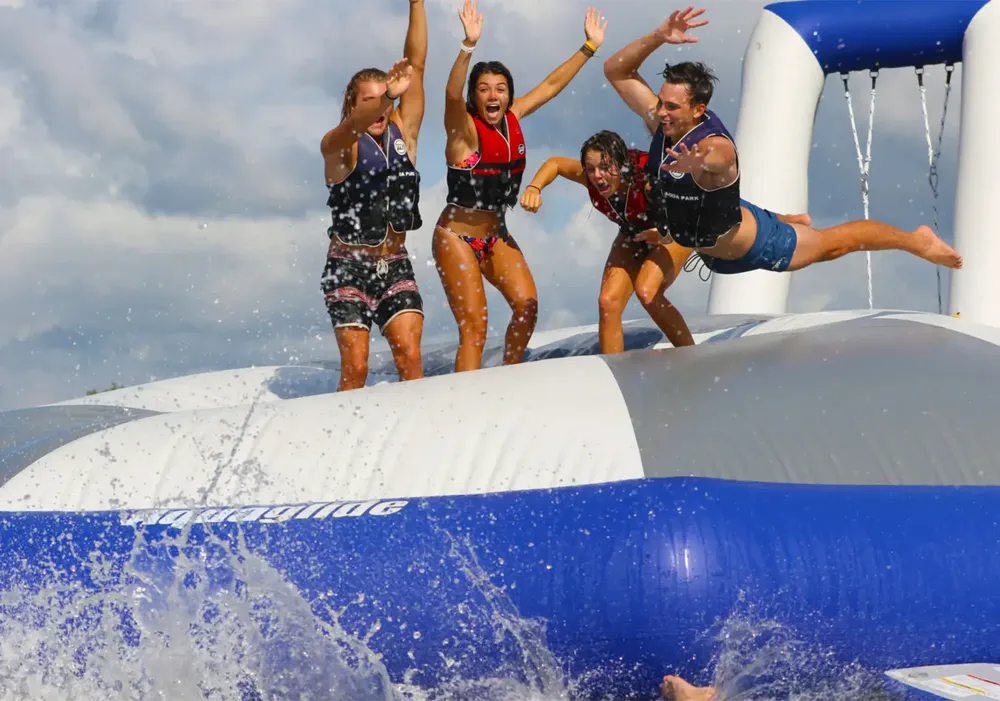 Activités aquatiques à Aqua-Parc, une option rafraîchissante et amusante à apprécier près d'Albi.