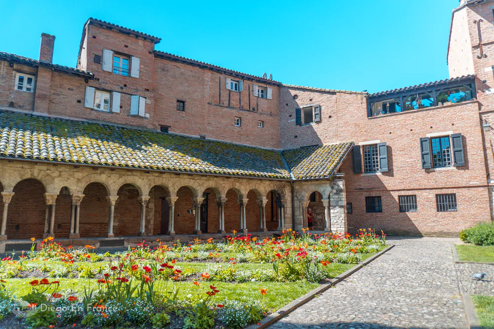 Cloître d'Albi, un coin de paix entre histoire et art.