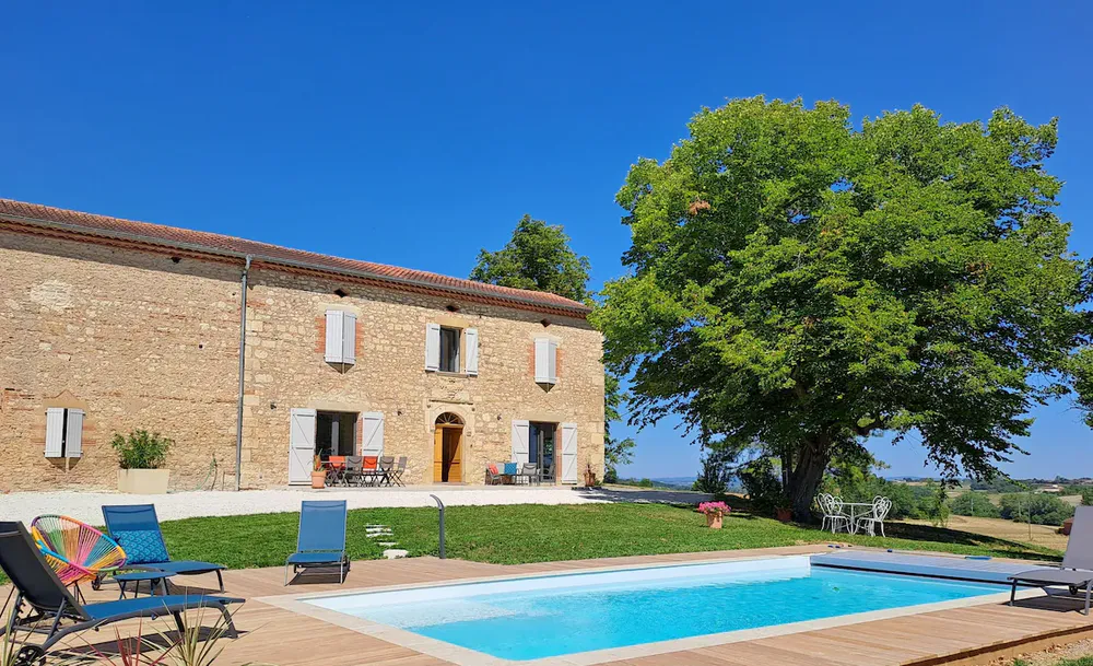 Gîte avec piscine privée près d'Albi, idéal pour des vacances en famille en pleine nature
