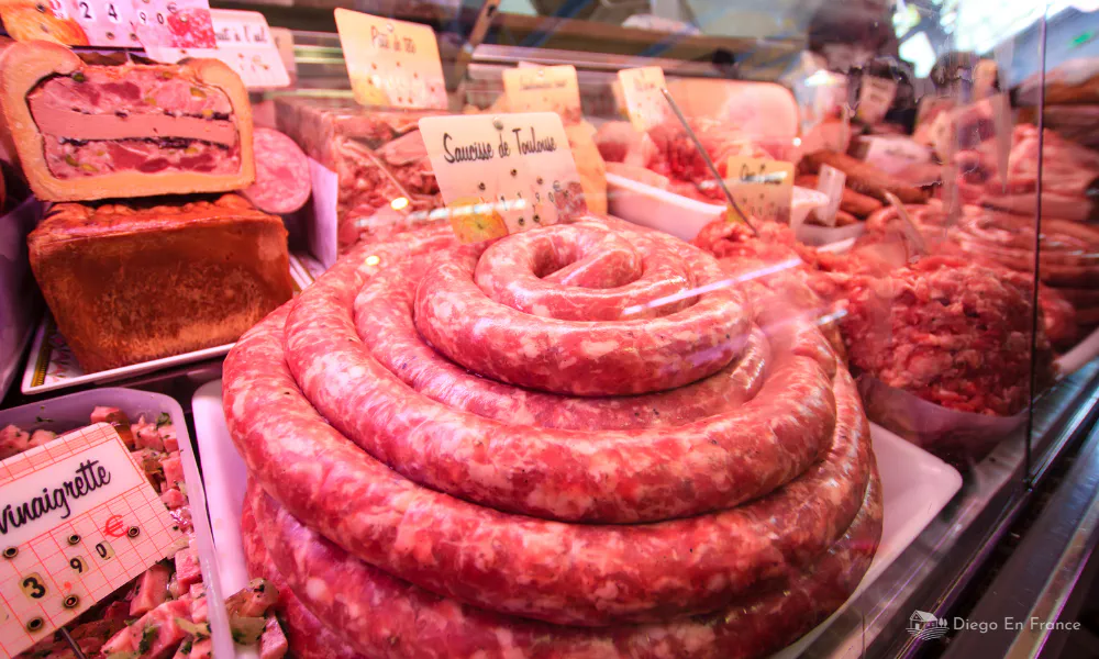 Artisanal raw sausage, local star of the gastronomy, ideal to add to your list of things to do in Toulouse.