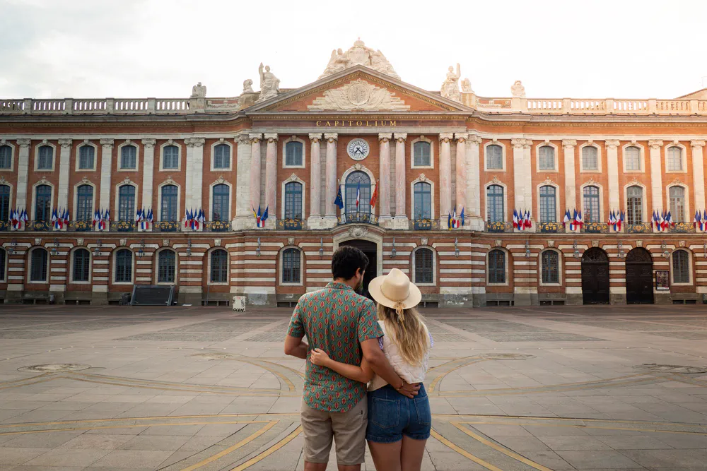 View of the Capitole at sunset, an ideal place to enjoy as a couple among the things to do in Toulouse.