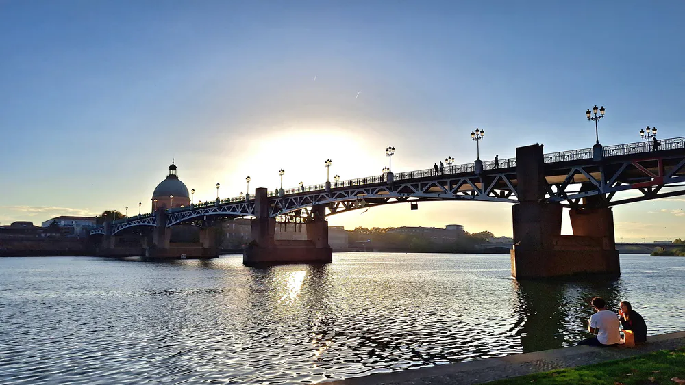 Río Garona Toulouse, paseo romántico al amanecer y vistas icónicas de la Ville Rose
