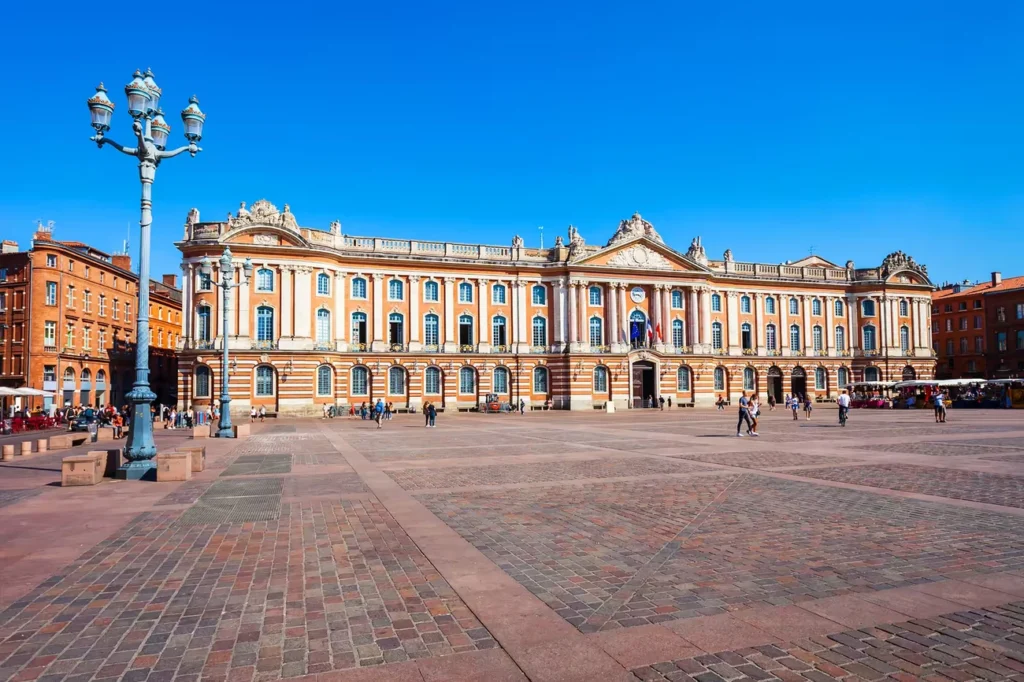 Place du Capitole Toulouse, plaza principal y edificio emblemático de la Ciudad Rosa