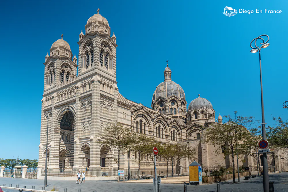 What to see in Marseille: admire the neo-Byzantine architecture of the Cathédrale de la Major - Photo by diegoenfrance.com