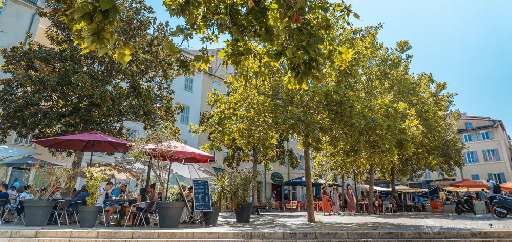 Photo by diegoenfrance.com - Where to eat in Marseille: local terraces on Place de Lenche