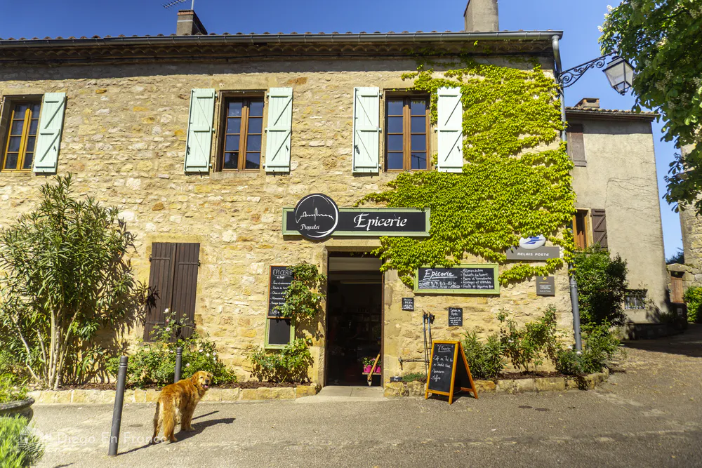 Local commerce in Puycelsi, ideal for discovering local products in a rural environment.
