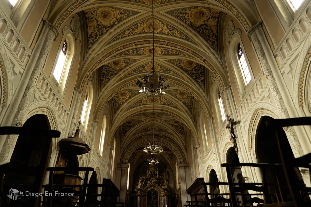 Vista del interior de la iglesia gótica de Lautrec, una joya del arte sacro en el Tarn.