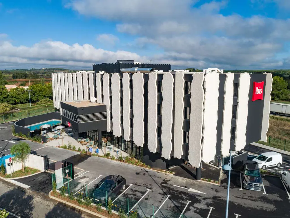 L'hôtel Ibis Lunel Petite Camargue est idéal pour des séjours pratiques à proximité du centre-ville.