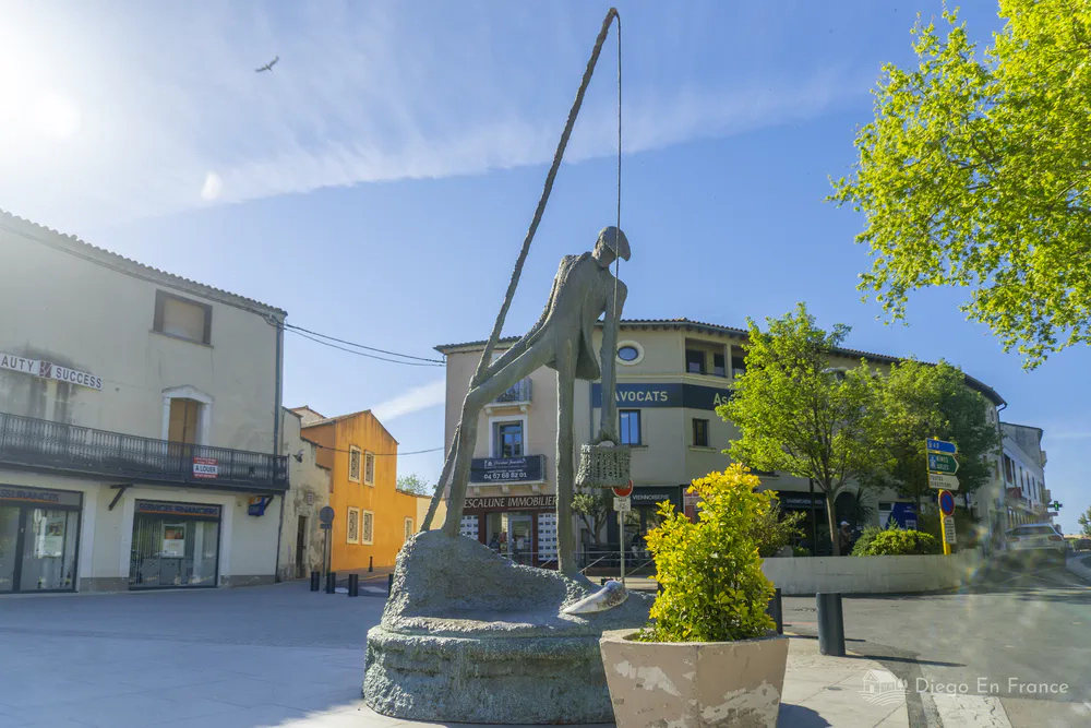 Statue du Pescalune, figure emblématique de Lunel, au coeur de la ville. Photo par diegoenfrance.com