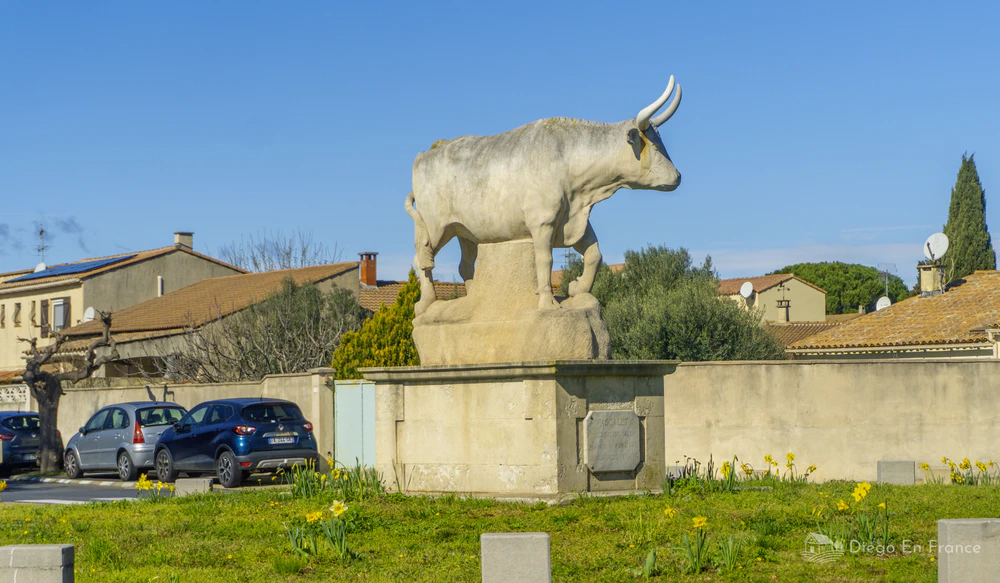 Monument au taureau Pascalet à Lunel, hommage à l'une des grandes icônes du parcours camarguais. Photo par diegoenfrance.com