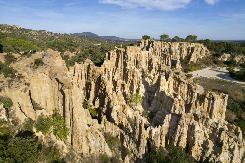 Les Orgues d’Ille-sur-Têt, lieu emblématique pour celles et ceux qui cherchent que faire à Castelnou et dans les environs. Photographie de diegoenfrance.com