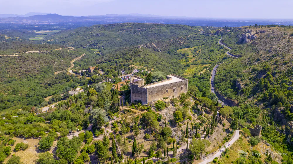 Château de Castelnou, France, une visite indispensable lors de la découverte du village. Photographie de diegoenfrance.com