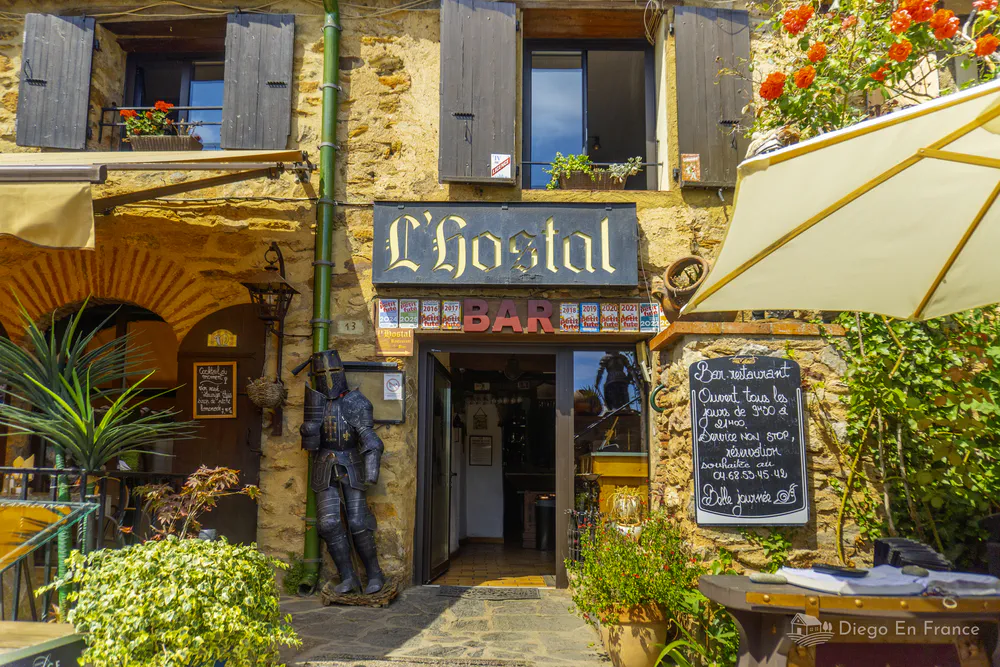 Restaurant typique de Castelnou, France, recommandé dans les itinéraires touristiques à Castelnou. Photographie de diegoenfrance.com
